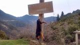 Ορεινή Ναυπακτία: Σοκαριστικές φωτογραφίες - Κρέμασε σκύλο σε κολόνα 