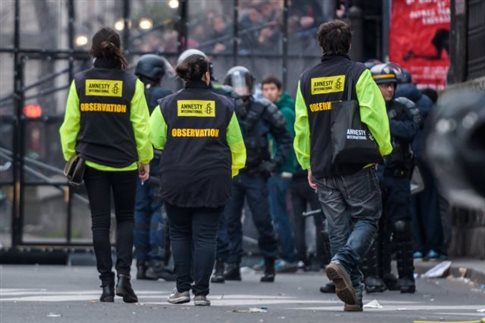 Συλλήψεις σε διαδήλωση κατά της αστυνομικής βίας στο Παρίσι