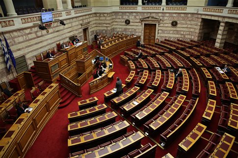 Ικανοποίηση στα ελληνικά κόμματα για τη νίκη Μακρόν