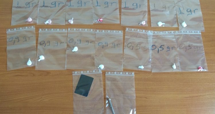 Αγρίνιο: Δύο συλλήψεις για διακίνηση κοκαΐνης - ΦΩΤΟ