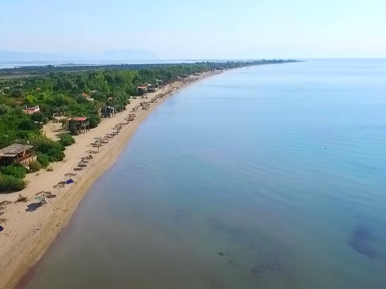 Η αχανής παραλία της Αιτωλοακαρνανίας με την ατελείωτη αμμουδιά