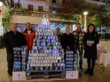ΝΑΥΠΑΚΤΟΣ : Χριστουγεννιάτικο δέντρο ανθρωπιάς από κουτιά γάλα