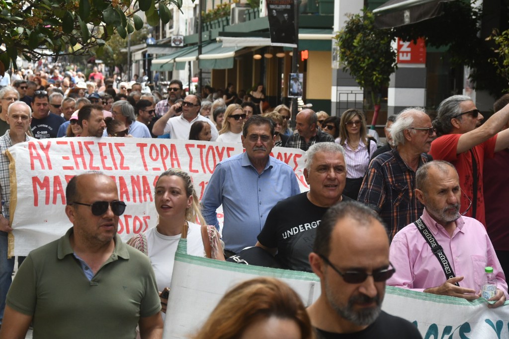 Η ΔΗΜΟΤΙΚΗ ΑΡΧΗ ΤΗΣ ΠΑΤΡΑΣ, ΜΕ ΕΠΙΚΕΦΑΛΗΣ ΤΟΝ ΔΗΜΑΡΧΟ, ΣΤΗΝ ΑΠΕΡΓΙΑΚΗ ΣΥΓΚΕΝΤΡΩΣΗ ΚΑΙ ΠΟΡΕΙΑ ΤΩΝ ΔΗΜΟΣΙΩΝ ΥΠΑΛΛΗΛΩΝ