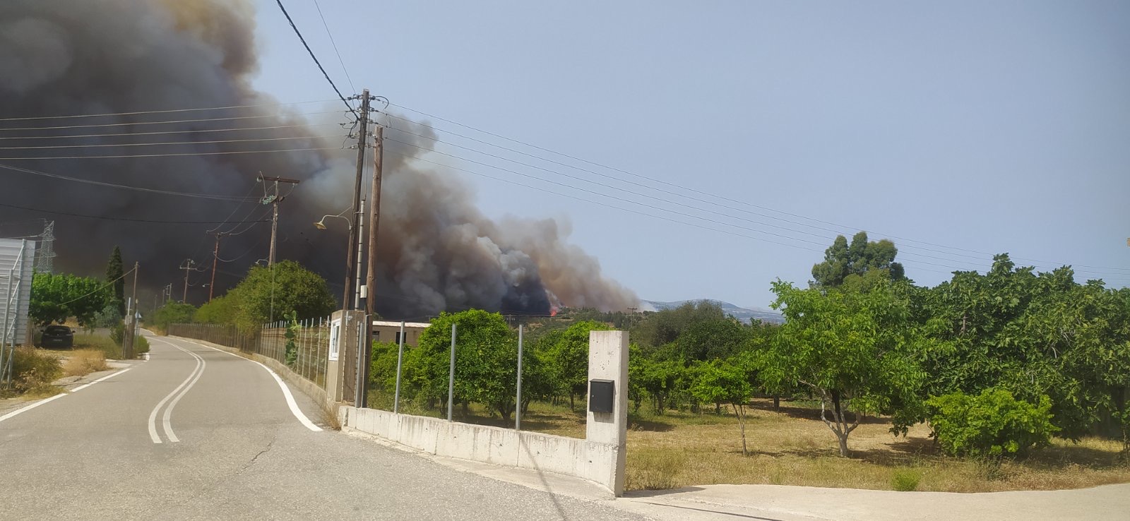 Μεγάλη πυρκαγιά στον Πλατανιτη Ναυπακτίας