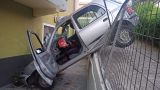 Όχημα «προσγειώθηκε» σε αυλή σπιτιού στο Αγρίνιο 