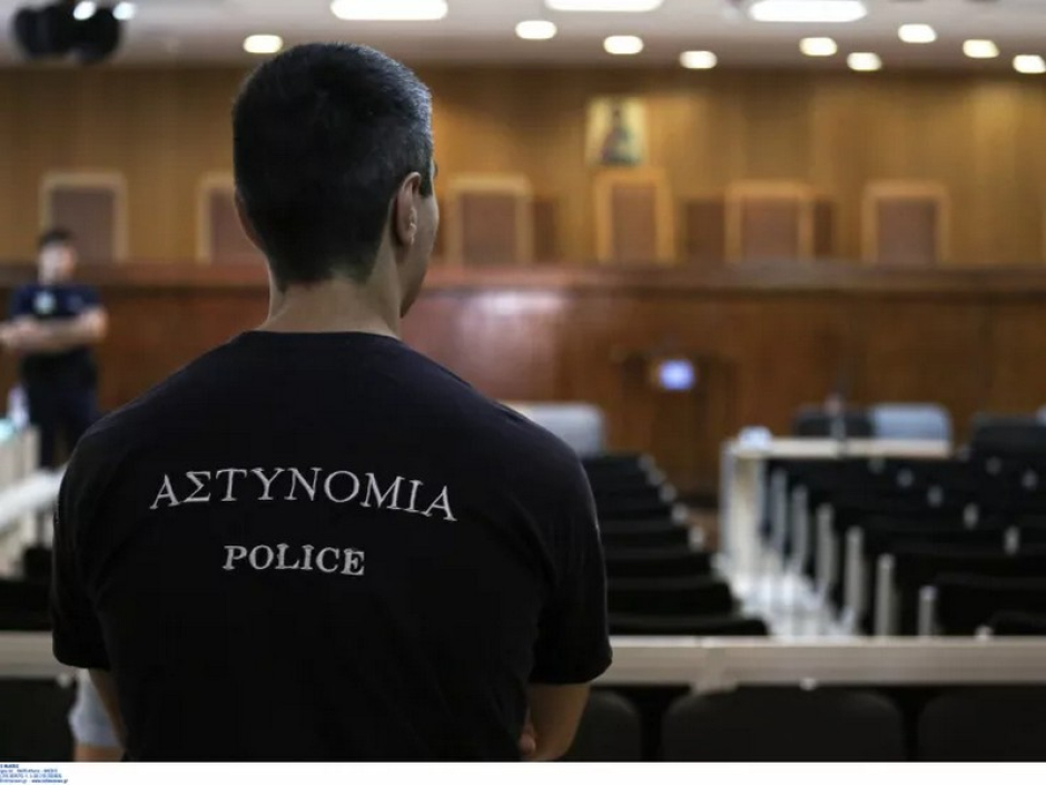 Αιτωλικό. Εξοργίστηκε η γυναίκα που ομάδα Ρομά της ρήμαξε το σπίτι και η δίκη πήρε αναβολή!