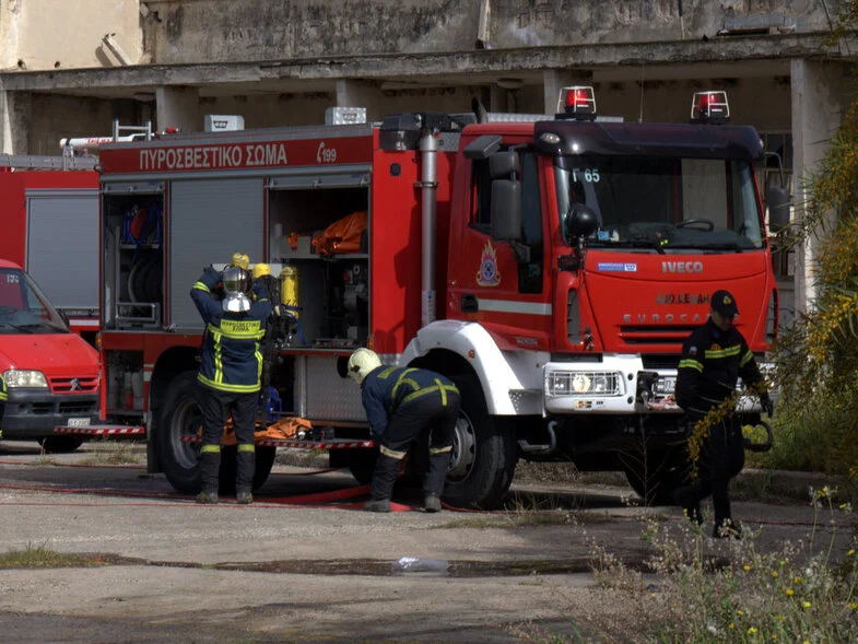 Πάτρα: Συναγερμός στην πυροσβεστική από καπνούς στο υπόγειο Γυμνασίου