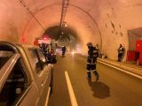 Τροχαίο σε σήραγγα κοντά για Ιωάννινα, εγκλωβισμένοι σε όχημα