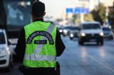 ΠΑΤΡΑ: Ο οδηγός δεν σταμάτησε σε μπλόκο της ΕΛ.ΑΣ. και όταν συνελήφθη επιτέθηκε στους αστυνομικούς
