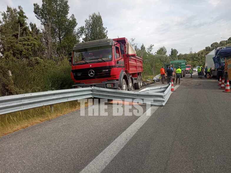 Νταλίκα και φορτηγό συγκρούστηκαν στην περιμετρική της Πάτρας – ΕΚΛΕΙΣΕ Ο ΔΡΟΜΟΣ