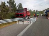  Νταλίκα και φορτηγό συγκρούστηκαν στην περιμετρική της Πάτρας – ΕΚΛΕΙΣΕ Ο ΔΡΟΜΟΣ