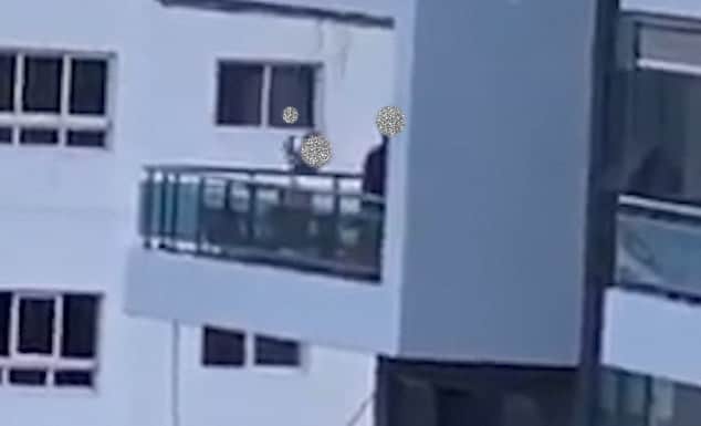 ΘΡΙΛΕΡ ΣΤΗΝ ΠΑΤΡΑ: Κρατούσε το παιδί του από το ένα πόδι έξω στο μπαλκόνι και απειλούσε