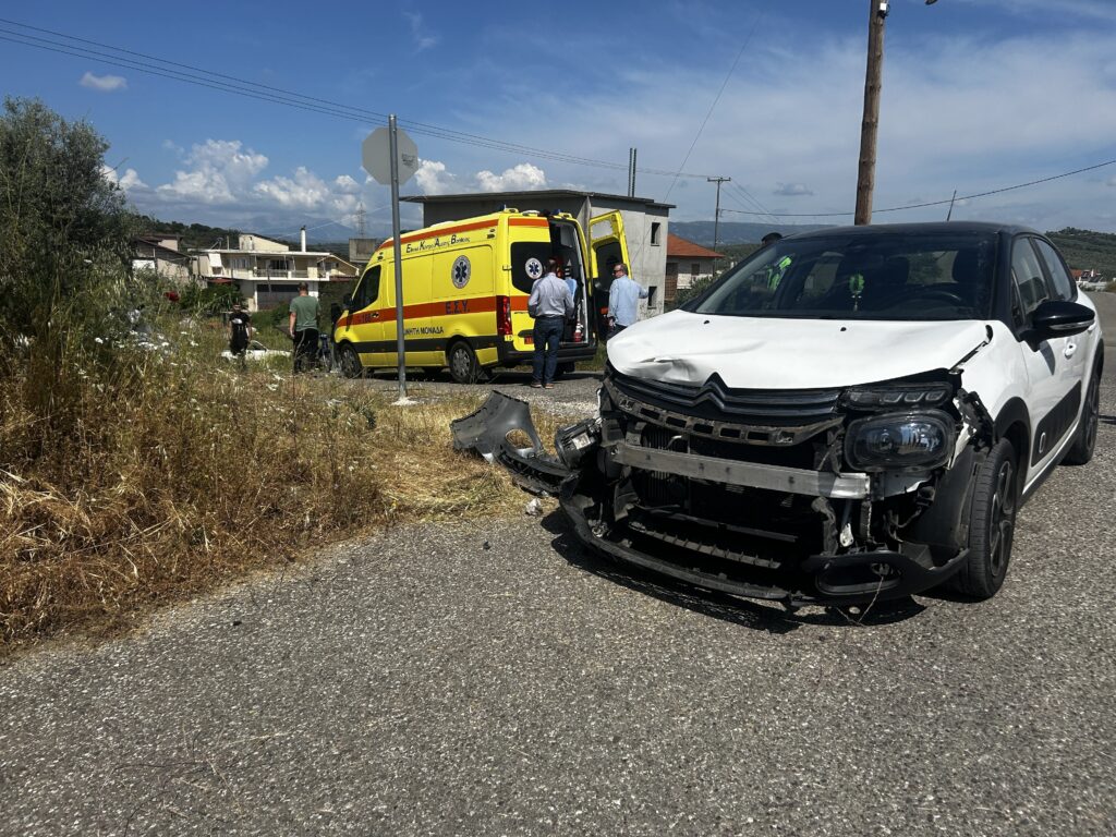 Δίκυκλο συγκρούστηκε με ΙΧ στη Νεάπολη, στο Νοσοκομείο δικυκλιστής
