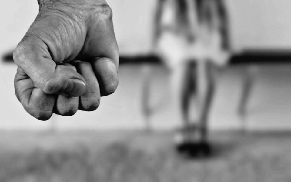 Αγρίνιο: «Φυλακίστε τον γιο μου, φοβάμαι για τη ζωή μου», λέει μητέρα 17χρονου που είχε δικαστεί για ενδοοικογενειακή βία