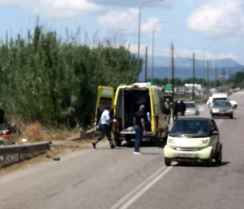 Εκτροπή οχήματος στην επ. οδό Αγρινίου-Καλυβίων: Απεγκλωβίστηκε σοβαρά τραυματισμένος ο οδηγός