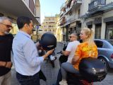 H τροχαία Αγρινίου αντί για πρόστιμα μοίρασε....κράνη στους παραβάτες δικυκλιστές