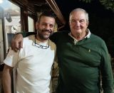 Ο Κώστας Καραμανλής στην Άνω Χώρα της Ορεινής Ναυπακτίας: Χαλάρωση, φιλίες και τοπική κουζίνα