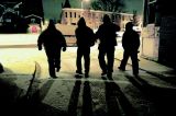 ΠΑΤΡΑ: Ετρεχε για να σωθεί από ανήλικο, έπεσε σε αυτοκίνητο, έσπασε το τζάμι και τραυματίστηκε