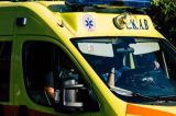 Πατρών - Αθηνών: Σύγκρουση φορτηγού με δίκυκλο