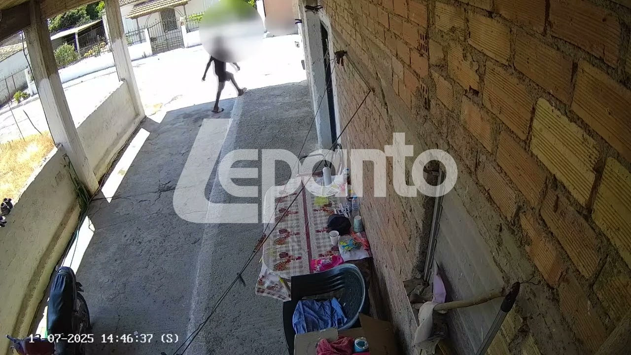 Καρέ-καρέ η κλοπή στο Νεοχώρι – Ανήλικοι βουτάνε μηχανάκι μέρα μεσημέρι!