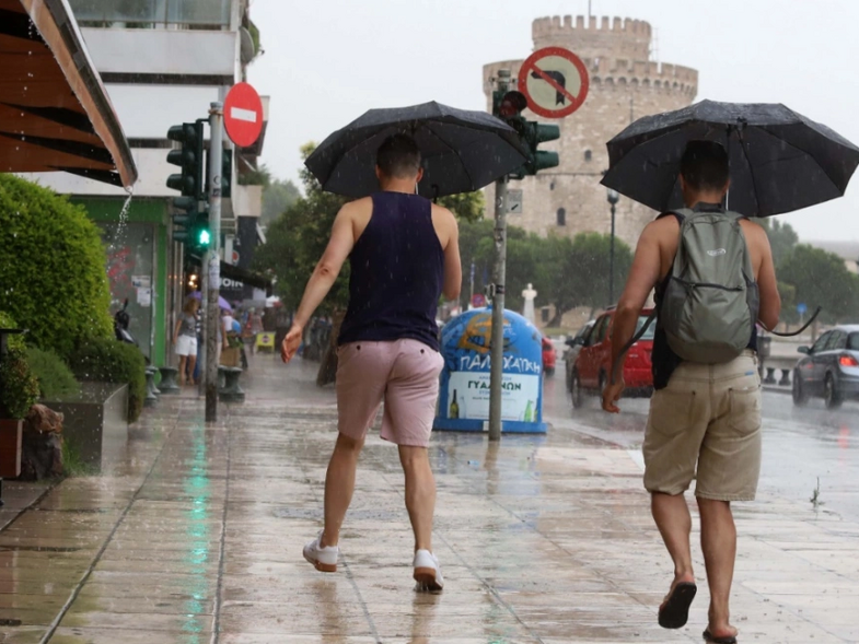 Καιρός: Επιδείνωση από αύριο με βοριάδες, μπόρες και κεραυνούς