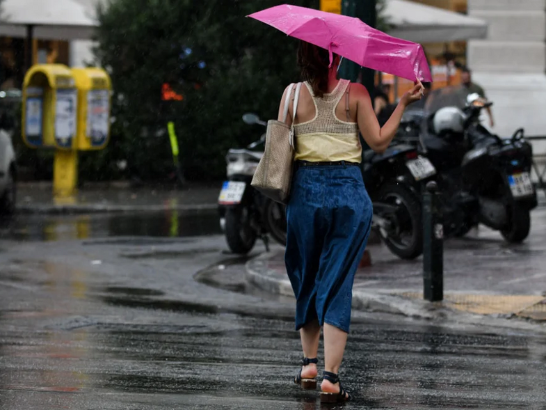 Καιρός: Υποχωρεί ο καύσωνας, έρχονται πτώση θερμοκρασίας και καταιγίδες