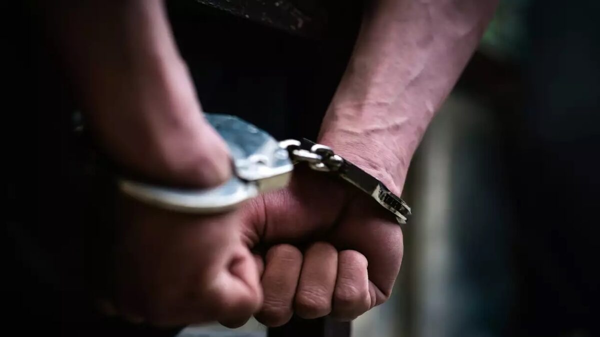 «Γιαγιά από τη ΔΕΗ είμαστε»: Συλλήψεις δυο ατόμων στο Αγρίνιο που αφαίρεσαν από ηλικιωμένες χρήματα και κοσμήματα