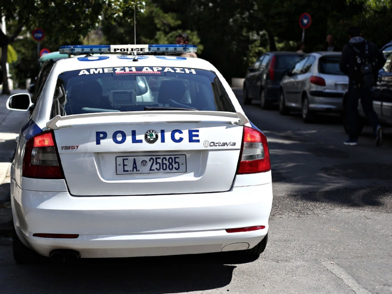 Γυναίκα αυτοπυρπολήθηκε μπροστά από την Αίγλη Ζαππείου