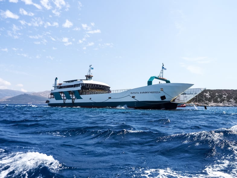Νέα Στύρα: Απομακρύνθηκαν τα πρώτα οχήματα από το φέρι μποτ