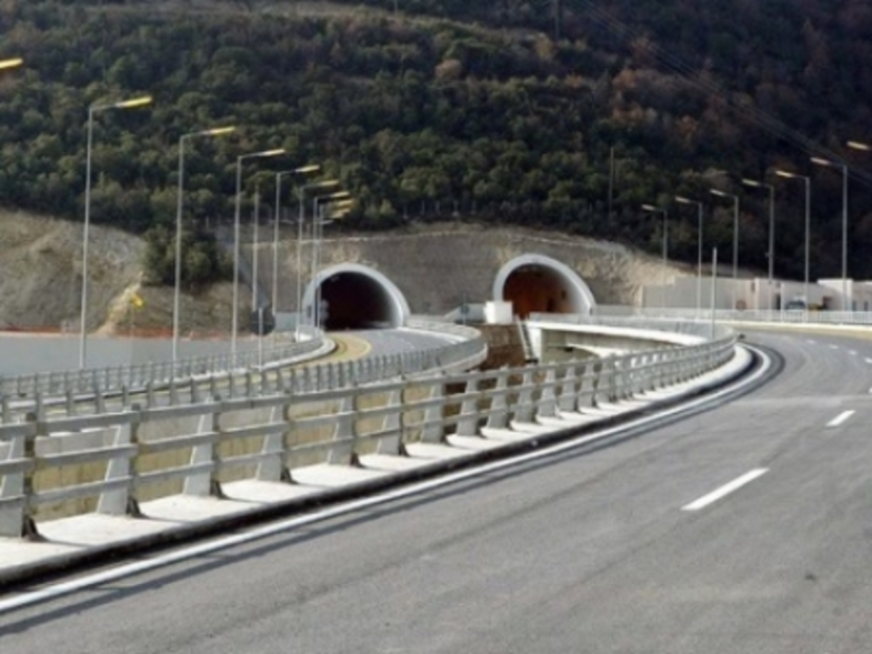 Πάτρα: Κυκλοφοριακό χάος μετά από καραμπόλα στην Περιμετρική