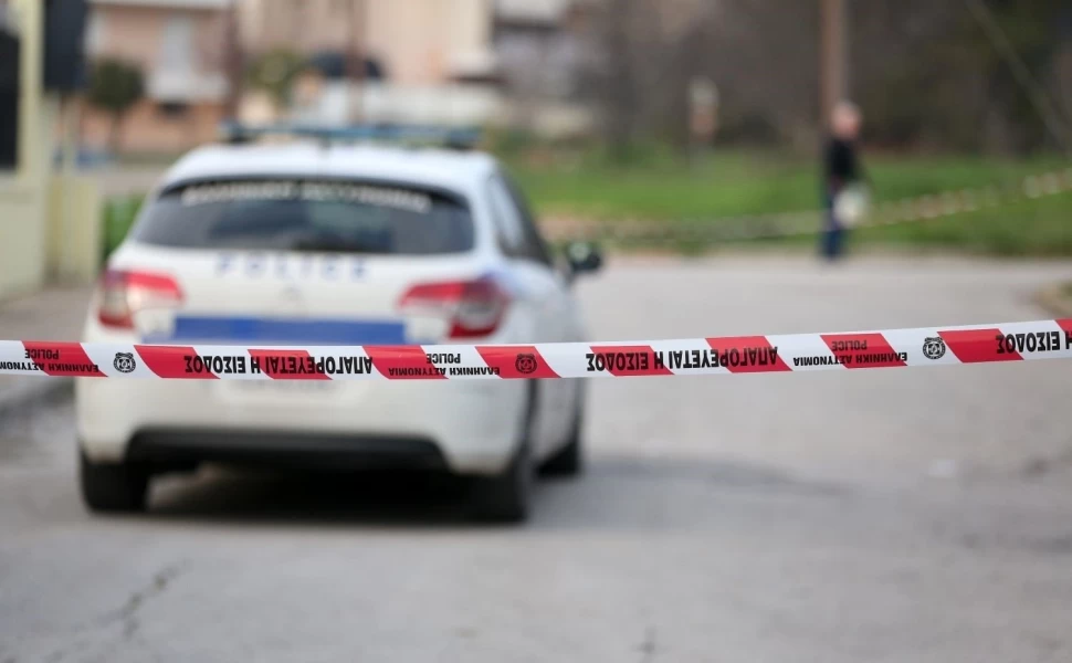 ΠΑΤΡΑ: Θρίλερ στις 6.30 τα ξημερώματα στην Πέντε Πηγαδίων! Τα ουρλιαχτά του κοριτσιού για νεκρό άνδρα