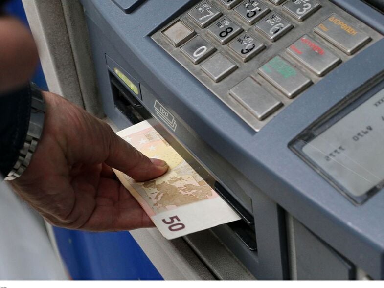 Δωρεάν αναλήψεις από τα ΑΤΜ από τη Δευτέρα 11 Αυγούστου- Πότε εφαρμόζεται το εθνικό πλαφόν 1,5 ευρώ