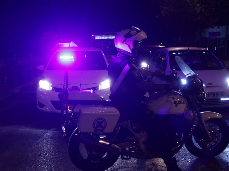 Πάτρα: Αυτοκίνητο παρέσυρε γιαγιά και εγγονή στου Ταραμπούρα