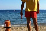 Πάτρα: Ναυαγοσώστης έσωσε δύο γυναίκες που κινδύνευσαν στα Αραχωβίτικα