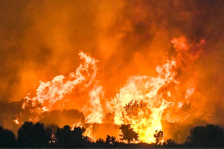 Φωτιά στη Ζάκυνθο - Δύσκολη παραμένει η κατάσταση στη Λιθακιά