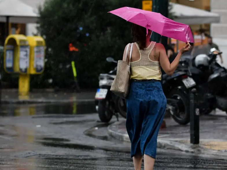 Καιρός: Αλλαγή στο σκηνικό με καταιγίδες και βροχές από το μεσημέρι
