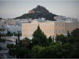 Λυκαβηττός: Τουρίστας έπεσε στο κενό από τον Άη Γιώργη