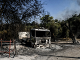 Φωτιά στην Πάτρα: Ένα το ενεργό μέτωπο προς Ελεκίστρα - Μάχη με διάσπαρτες εστίες σε Αρόη και Συχαινά