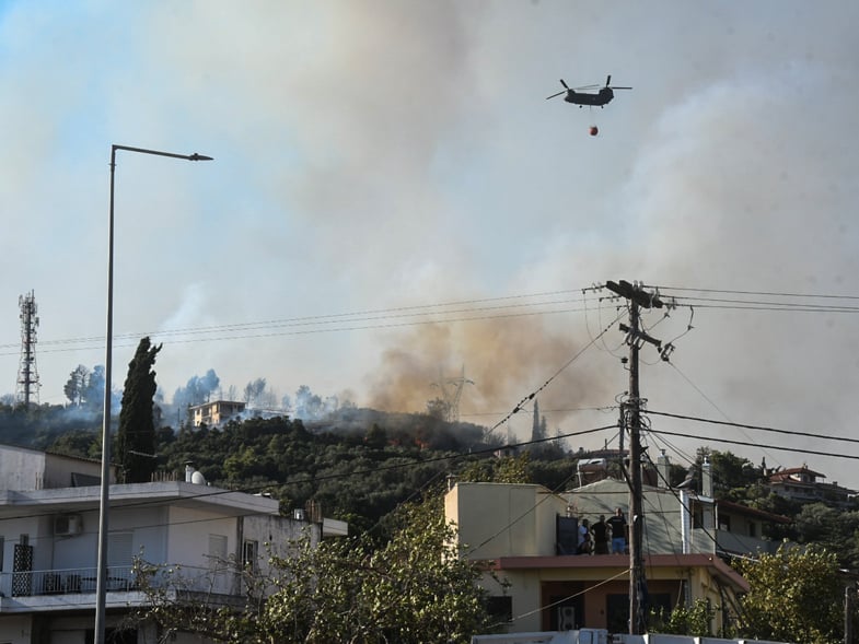 Στο σκοτάδι δεκάδες περιοχές της Αχαΐας λόγω των πυρκαγιών