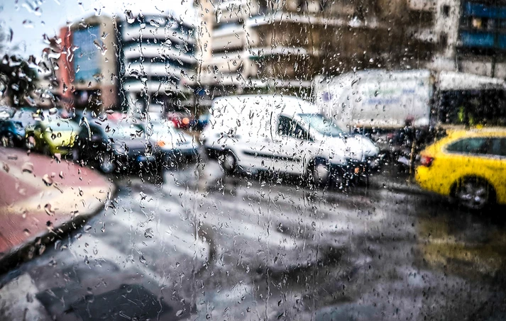 Βροχερό το σκηνικό σε πολλές περιοχές της χώρας, ενώ τα θερμόμετρα θα δείχνουν 34 βαθμούς Κελσίου – Ο καιρός τα επόμενα 24ωρα