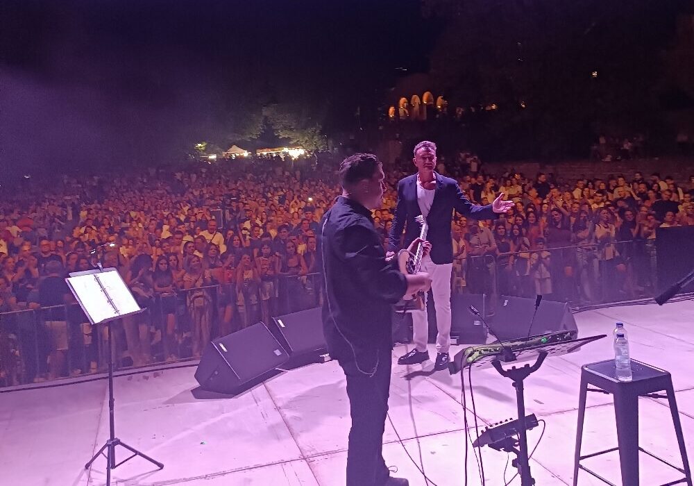 Πολύς κόσμος στο Θέρμο για τη συναυλία Μενιδιάτη, Γιαννιά και Master Tempo