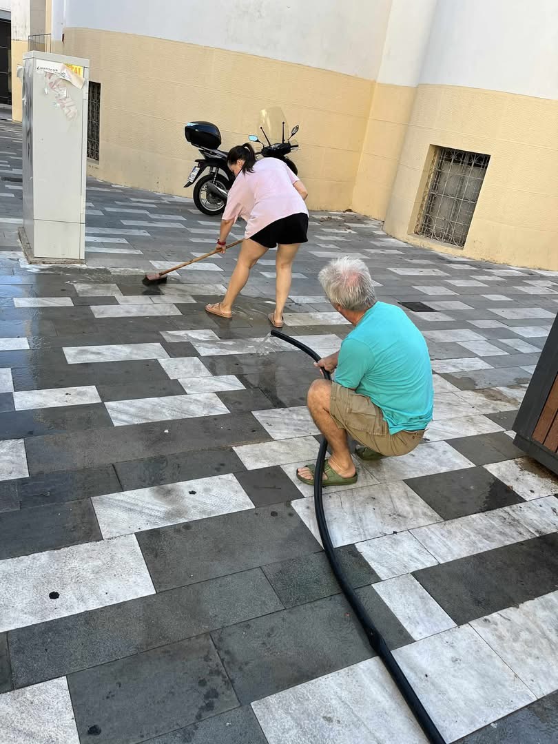 Ντροπή και εγκατάλειψη στον Δήμο Ναυπακτίας – Οι κάτοικοι καθάρισαν μόνοι τους την πλατεία Αγίας Παρασκευής!