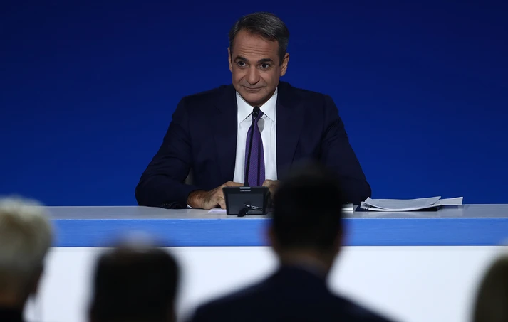 Μετρημένες παροχές στη μεσαία τάξη και προσήλωση στο κυβερνητικό έργο – Το μείγμα της πολιτικής Μητσοτάκη