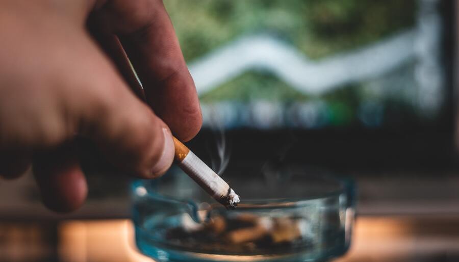 Έρχεται ειδικός φόρος στα καπνικά: Πόσο θα κοστίζει ένα πακέτο τσιγάρα - Τι ισχύει για τα ηλεκτρονικά