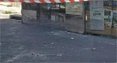 Πτώση σοβάδων έξω από σχολείο στο κέντρο της Πάτρας
