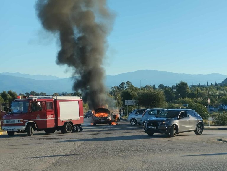 Πάτρα: Φωτιά σε αυτοκίνητο έξω από το Πανεπιστημιακό Νοσοκομείο Ρίου
