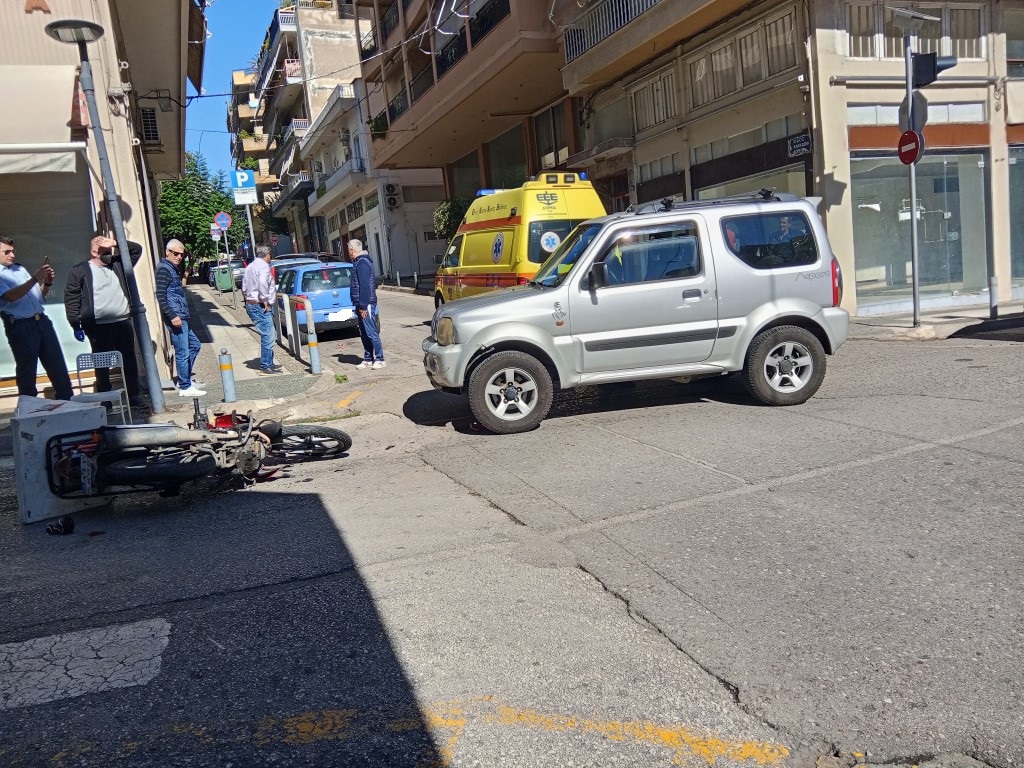 Τροχαίο με τραυματισμό στο κέντρο του Αγρινίου