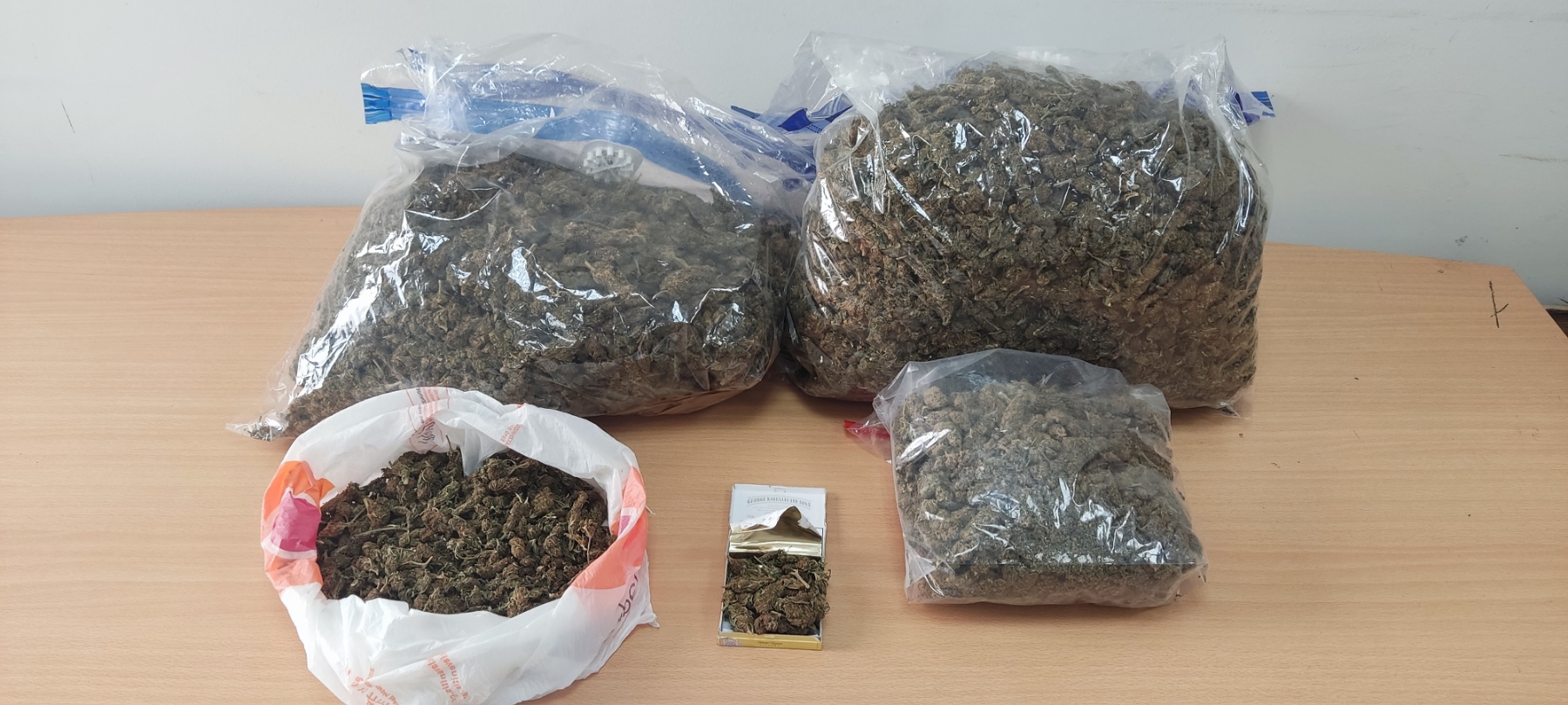 Συνελήφθησαν δύο άτομα για μεταφορά -6- κιλών κάνναβης στην Ηλεία