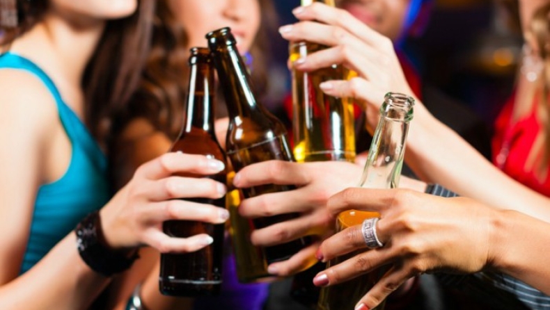 Νέα μέτρα για τα πάρτι σε club από σχολεία για να μπει μπλόκο στην πώληση αλκοόλ και καπνού σε ανήλικους