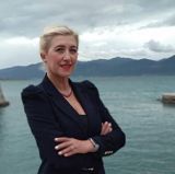 ΜΑΡΙΝΑ ΡΙΣΒΑ ΕΝΑΝΤΙΟΝ ΝΤΙΝΟΥ ΤΣΟΥΚΑΛΑ: "ΠΡΟΕΒΕΙ ΣΕ ΘΕΣΜΙΚΟ ΑΤΟΠΗΜΑ - ΔΕΝ ΕΙΝΑΙ ΑΚΟΜΗ ΑΝΤΙΔΗΜΑΡΧΟΣ ΚΟΙΝΩΝΙΚΗΣ ΠΟΛΙΤΙΚΗΣ"